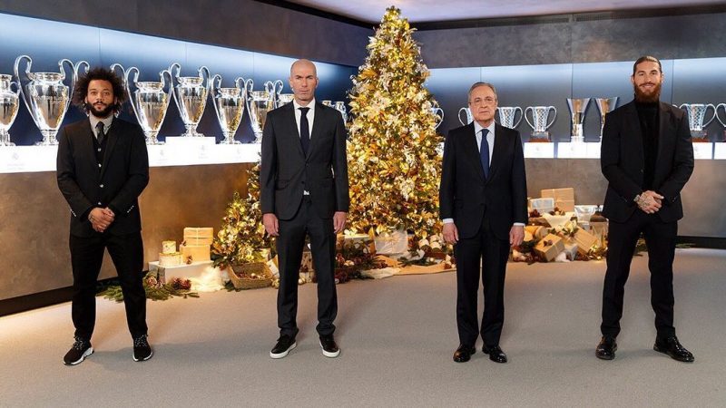 Chủ tịch Florentino Pérez cùng HLV Zinedine Zidane và đội trưởng Sergio Ramos 