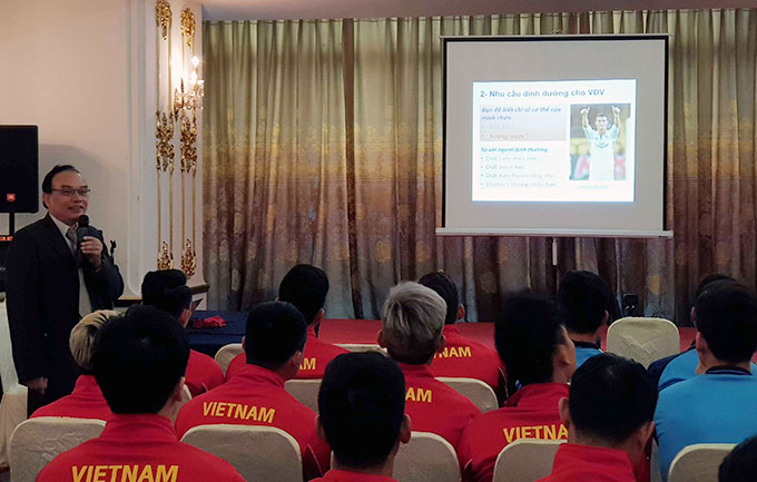 PGS.TS Nguyễn Xuân Ninh đã có những chia sẻ rất hữu ích về chế độ dinh dưỡng trong thể thao