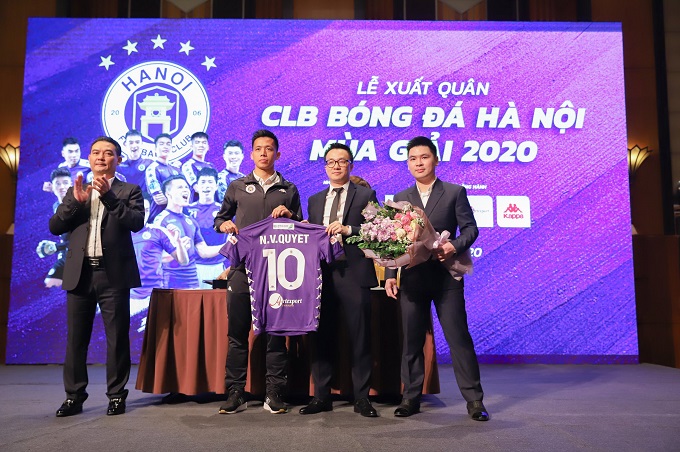 Chuyển nhượng V.League: Hà Nội FC tái ký hợp đồng với Văn Quyết, Đức Huy