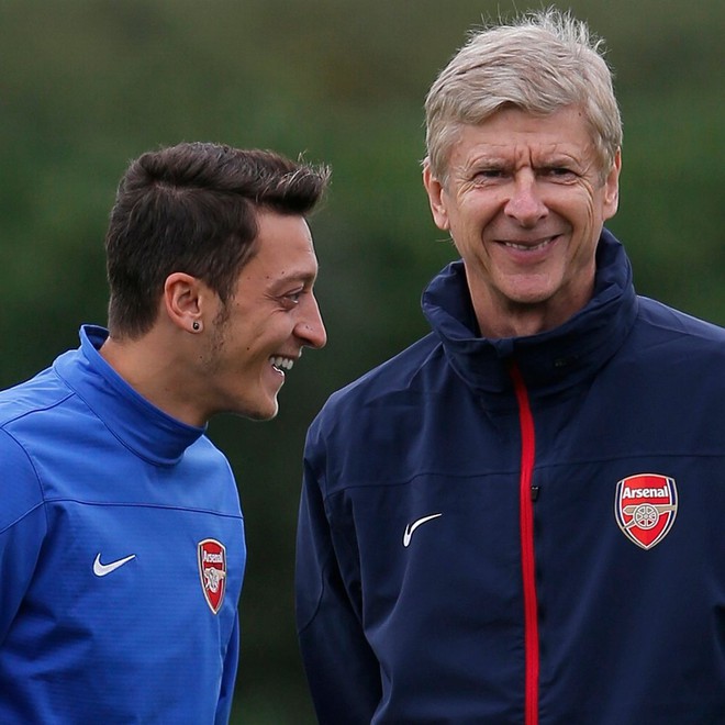 Mesut Ozil và HLV Arsene Wenger có mối quan hệ rất thân thiết ở Arsenal trước đây