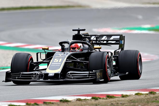 Nhà vô địch Hamilton bỏ lỡ chặng đua tại Bahrain