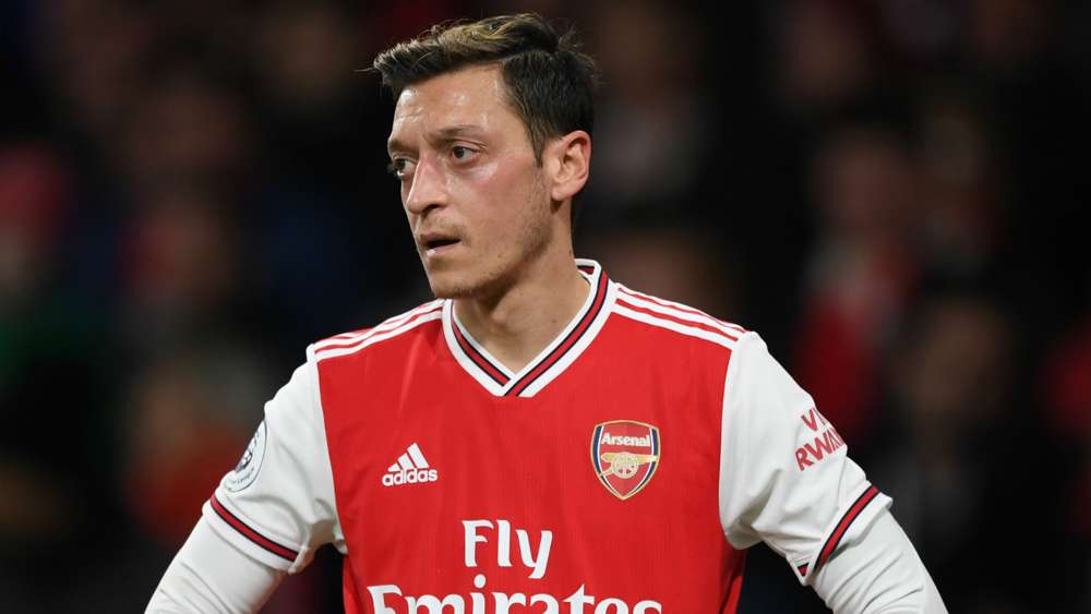 Mesut Ozil sẵn sang giảm lương để chia tay Arsenal
