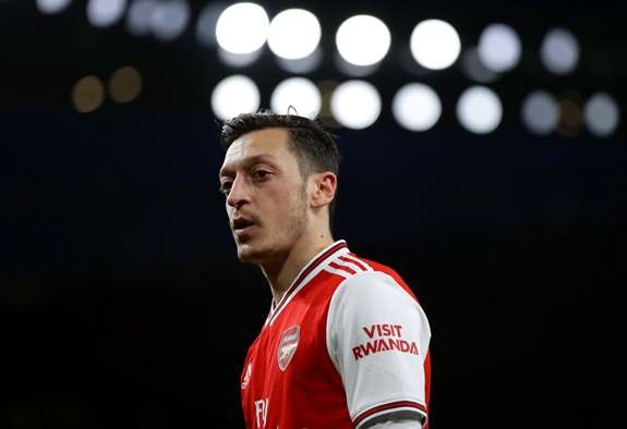Mesut Ozil chấp nhận giảm lương để chia tay CLB Arsenal gia nhập đội bóng Thổ Nhĩ Kỳ