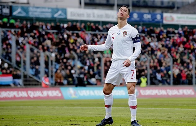 Ronaldo giúp Bồ Đào Nha đoạt vé EURO